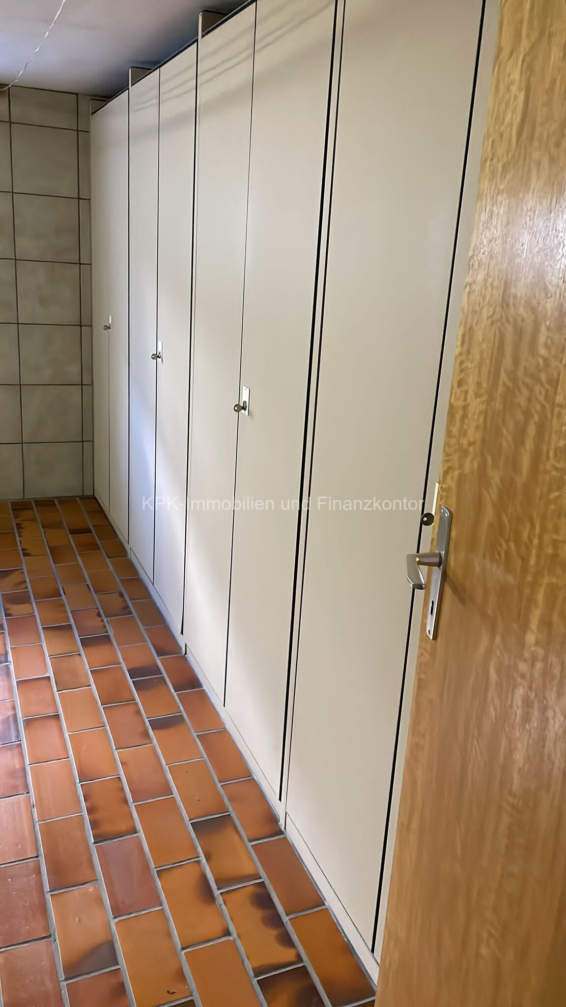 "Drei Wohnungen, ein Zuhause: Einfamilienhaus mit hervorragenden Mietmöglichkeiten!"  "PROVISIONSFREI"