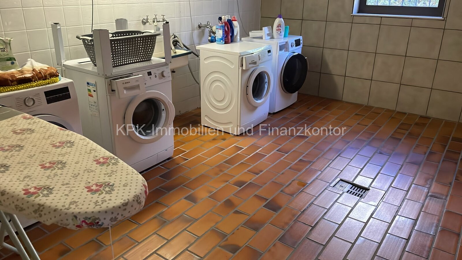 "Drei Wohnungen, ein Zuhause: Einfamilienhaus mit hervorragenden Mietmöglichkeiten!"  "PROVISIONSFREI"